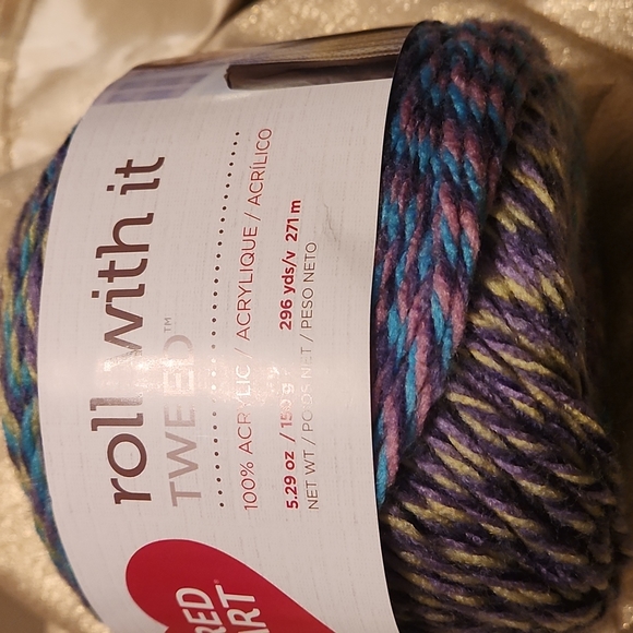 Red heart yarn - Picture 5 of 5